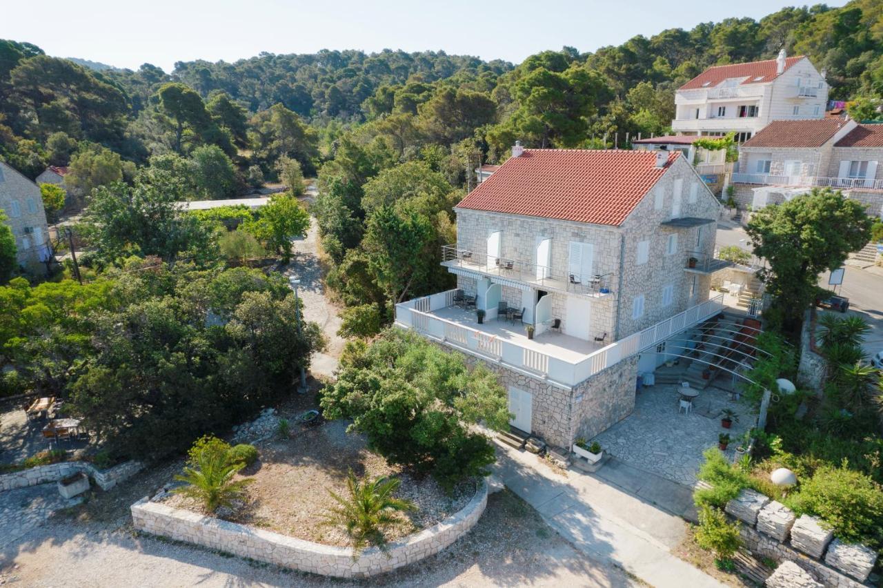 Guesthouse Sanela Pomena Exterior photo